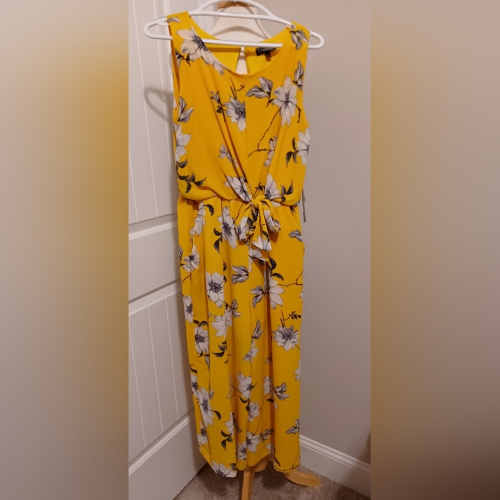 NWT Luxology jumpsuit,yellow floral Sz 8.